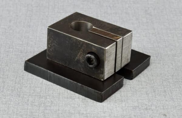slotted back up plate for single cavity lock-offs