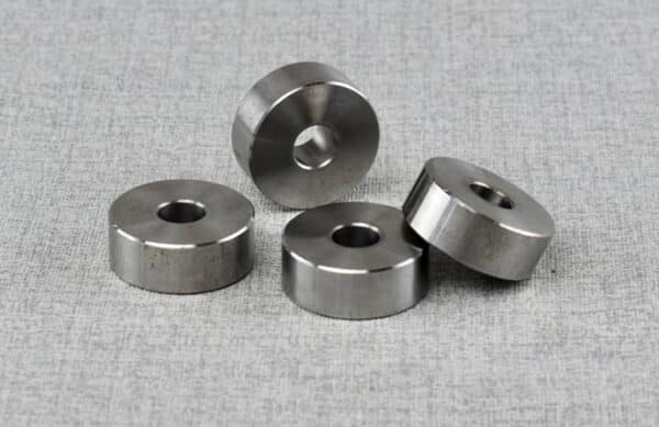 insert for single cavity lock-off