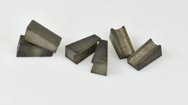 3 cables flat wedge lock-off anchor